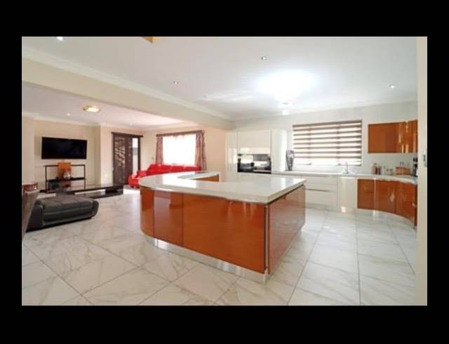 5 BEDROOM HOUSE FOR SALE IN BLUE VALLEY GOLF ESTATE